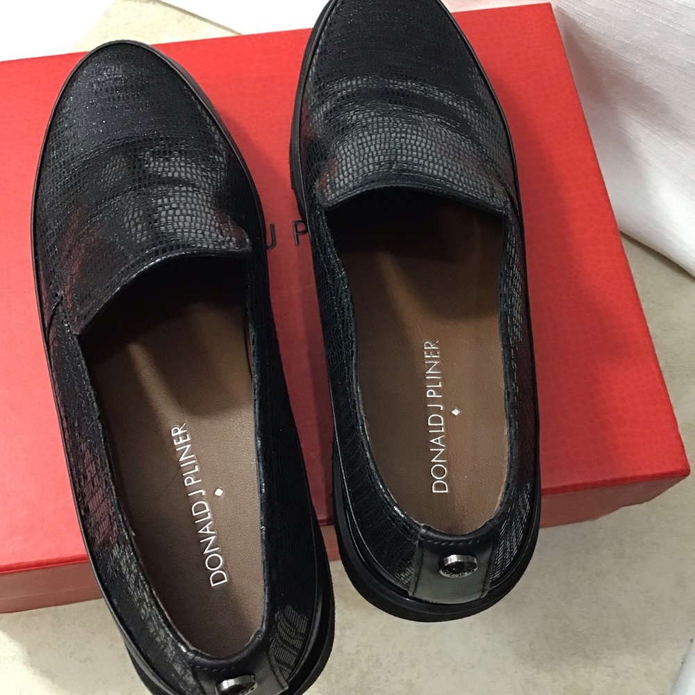 Donald J Pliner Black Crackle Lux